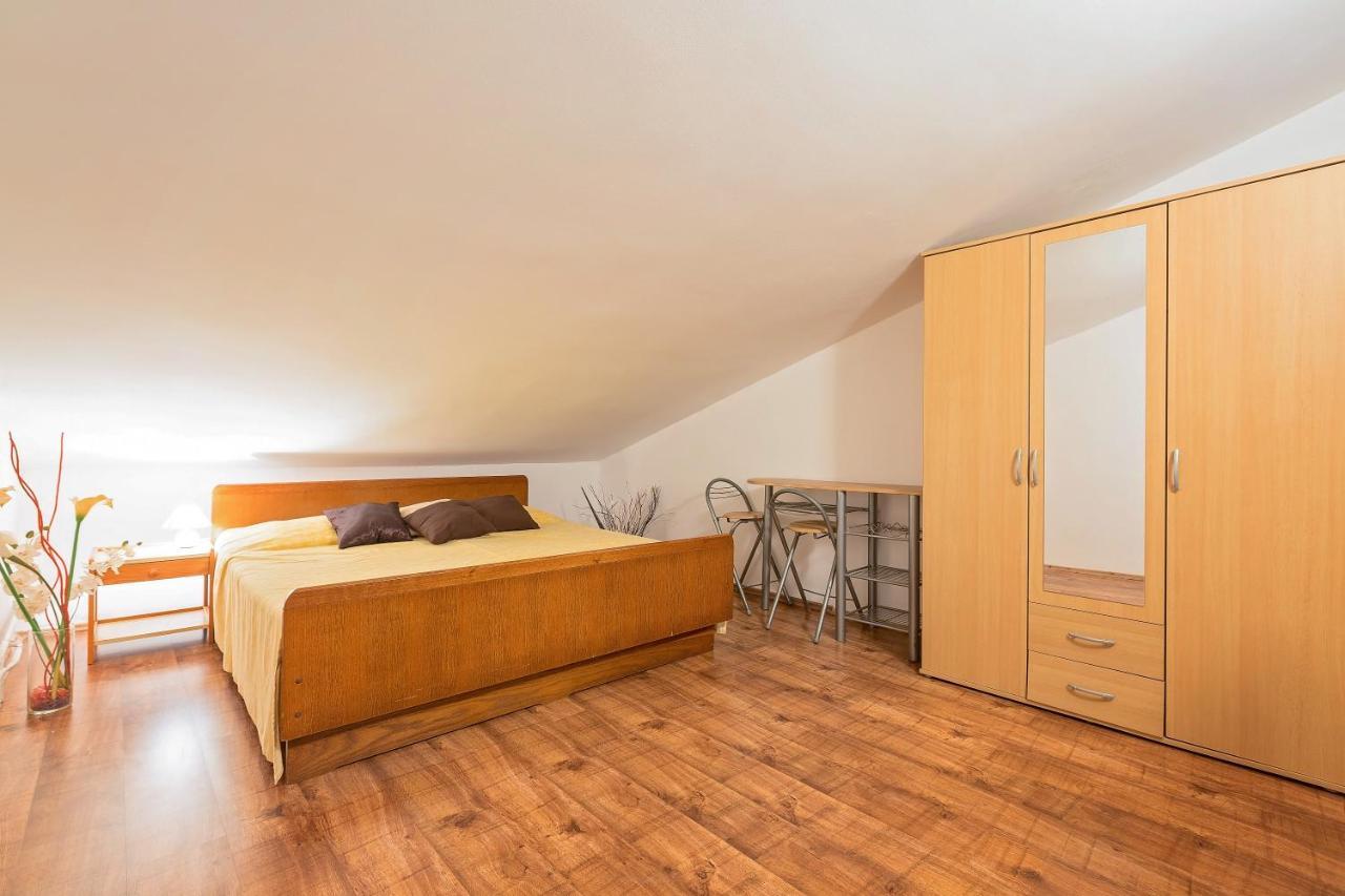 Apartmani Gilda Vrsar Exteriör bild