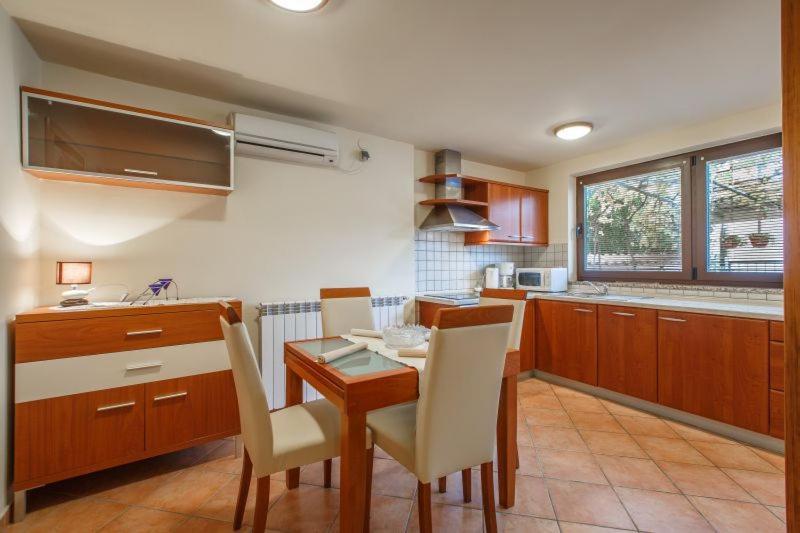 Apartmani Gilda Vrsar Exteriör bild