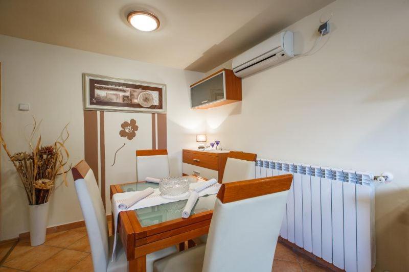 Apartmani Gilda Vrsar Exteriör bild