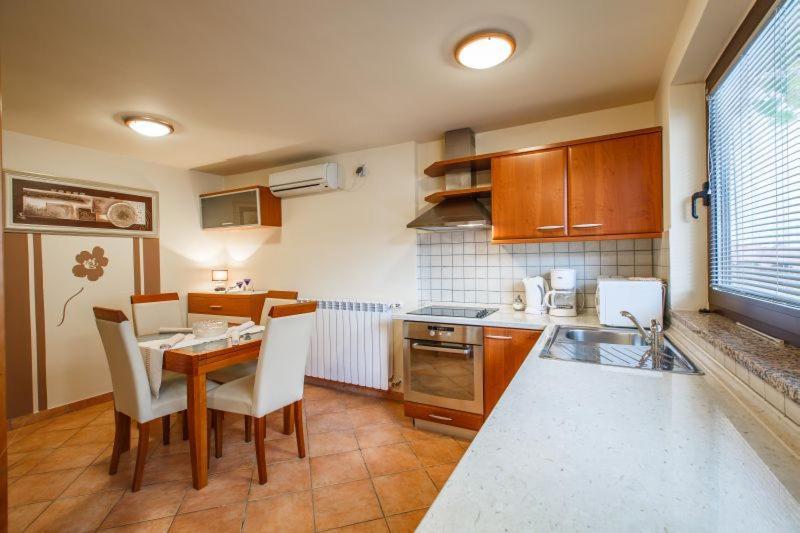 Apartmani Gilda Vrsar Exteriör bild